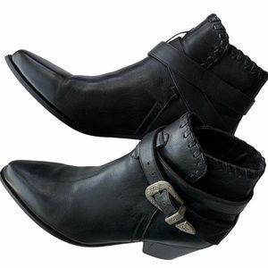 Dingo buckle ankle boots size 8.5